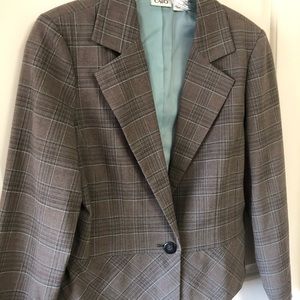 Cato brown cropped plaid jacket!  Sz 6